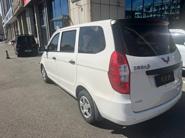 Wuling Hongguang — Фото автомобиля 5