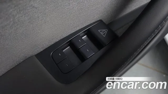 Tesla Model Y — Фото автомобиля 30