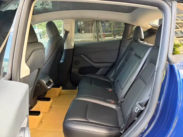 Tesla Model Y — Фото автомобиля 9