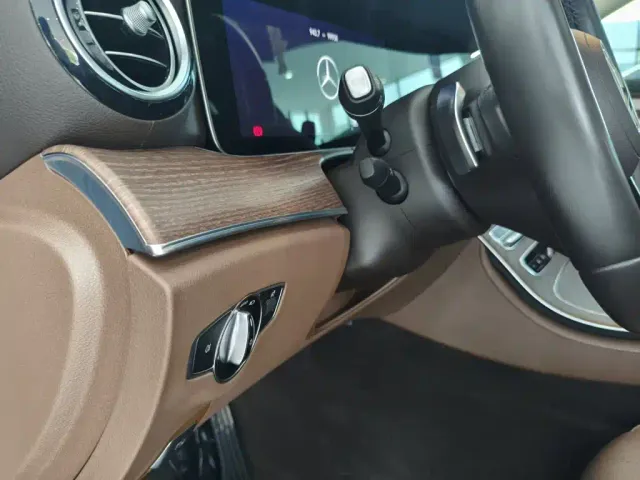 Mercedes-Benz E-Class — Фото автомобиля 9