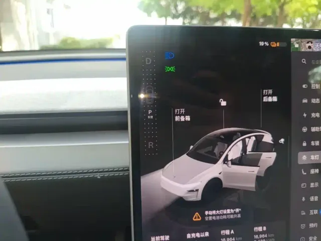 Tesla Model Y — Фото автомобиля 13