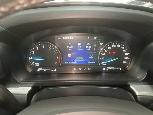 Ford Explorer — Фото автомобиля 11