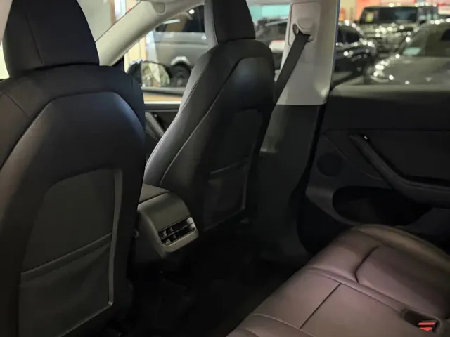 Tesla Model Y — Фото автомобиля 5