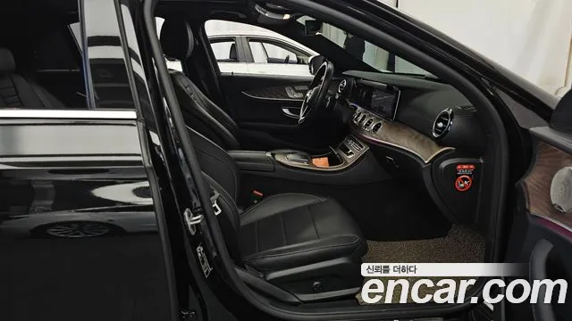 Mercedes-Benz E-Class — Фото автомобиля 2