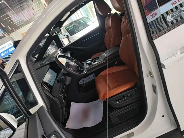 GAC Trumpchi E9 — Фото автомобиля 10