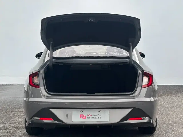 Hyundai Sonata — Фото автомобиля 10