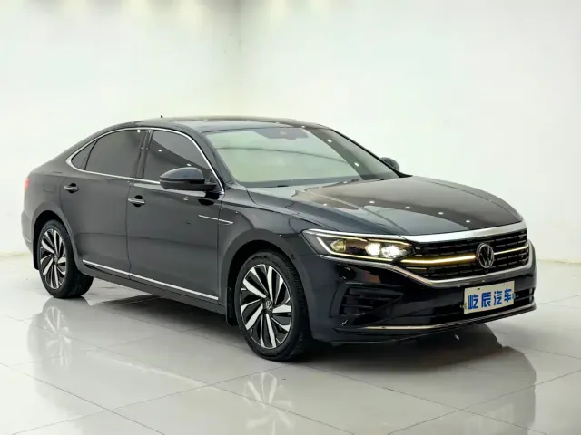 Volkswagen Passat — Фото автомобиля 3