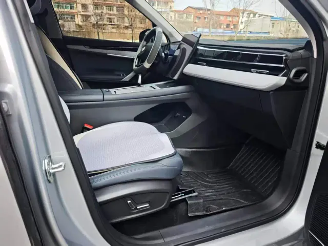 Geely Boyue L — Фото автомобиля 4