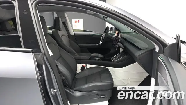 Tesla Model Y — Фото автомобиля 11