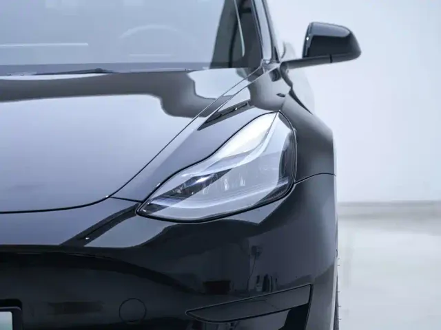 Tesla Model 3 — Фото автомобиля 9