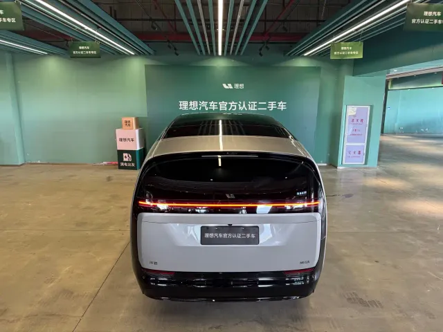 Li Auto MEGA — Фото автомобиля 3