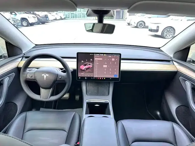 Tesla Model Y — Фото автомобиля 6