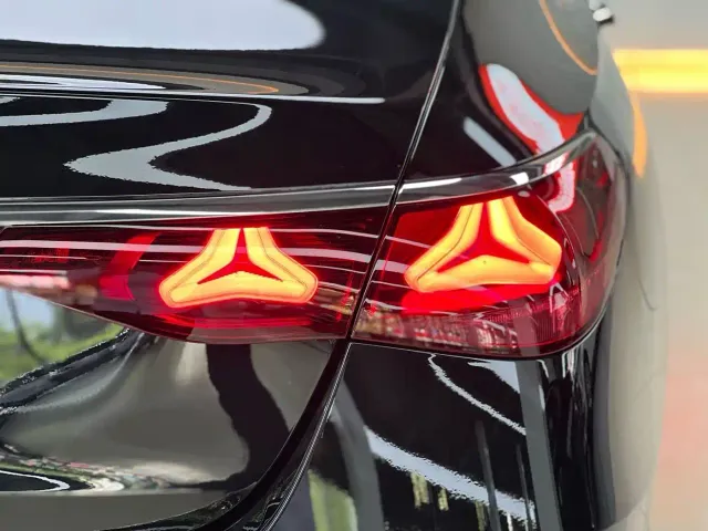 Mercedes-Benz E-Class — Фото автомобиля 17