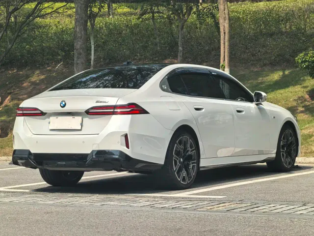 BMW 5 Series — Фото автомобиля 15