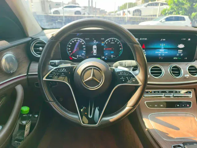 Mercedes-Benz E-Class — Фото автомобиля 7