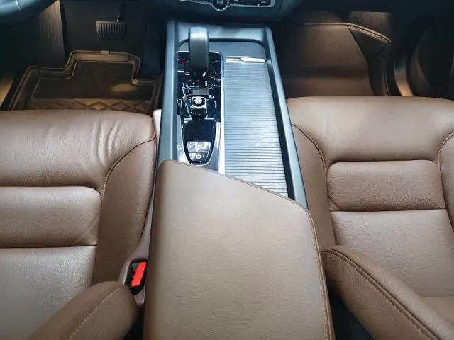 Volvo XC60 — Фото автомобиля 7