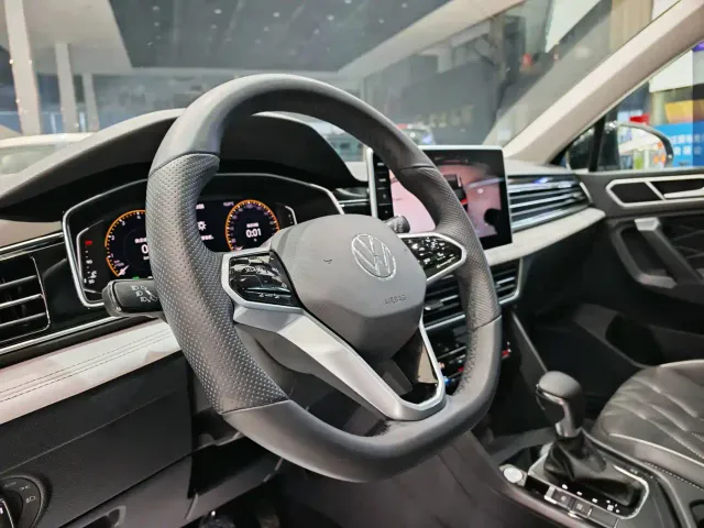 Volkswagen Tiguan L — Фото автомобиля 6