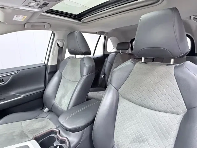 Toyota RAV4 — Фото автомобиля 15
