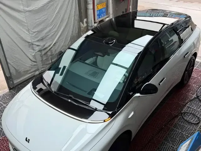 Li Auto Li Auto i6 2025 2WD Base Model — Фото автомобиля 4