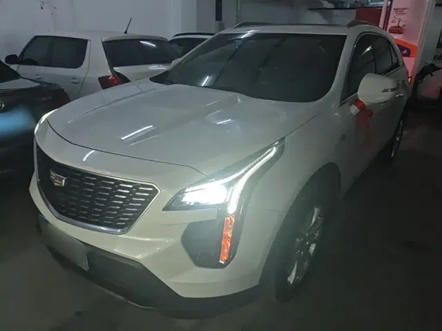 Фотография автомобиля — Cadillac XT4