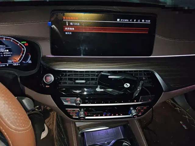 BMW 5 Series — Фото автомобиля 14