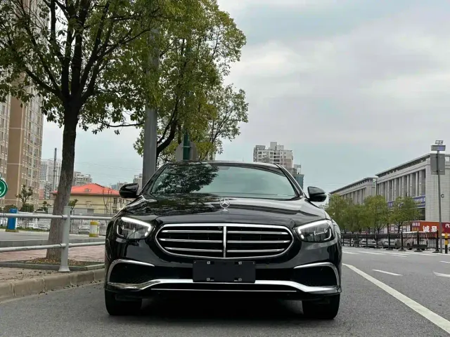 Фотография автомобиля — Mercedes-Benz E-Class