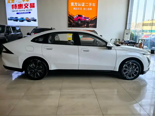 Wuling Starlight — Фото автомобиля 10
