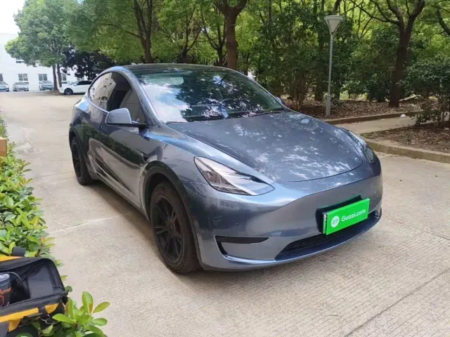 Tesla Model Y — Фото автомобиля 3