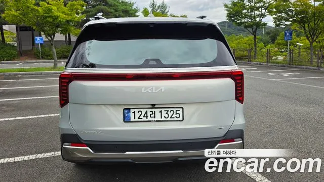 Kia Carnival Generation 4 — Фото автомобиля 4