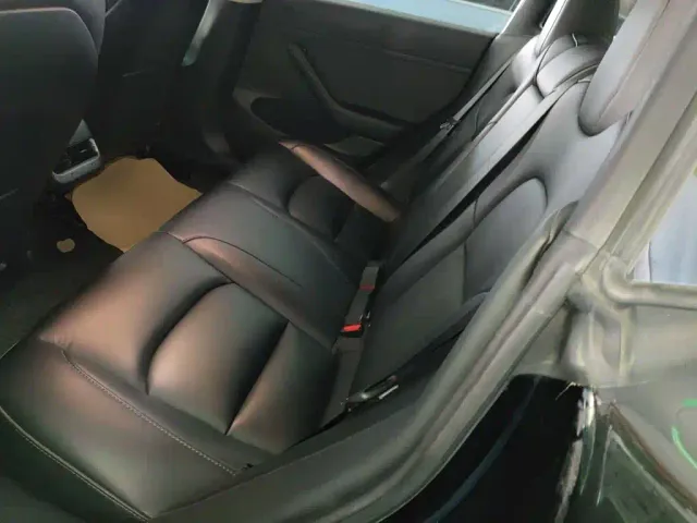 Tesla Model 3 — Фото автомобиля 12