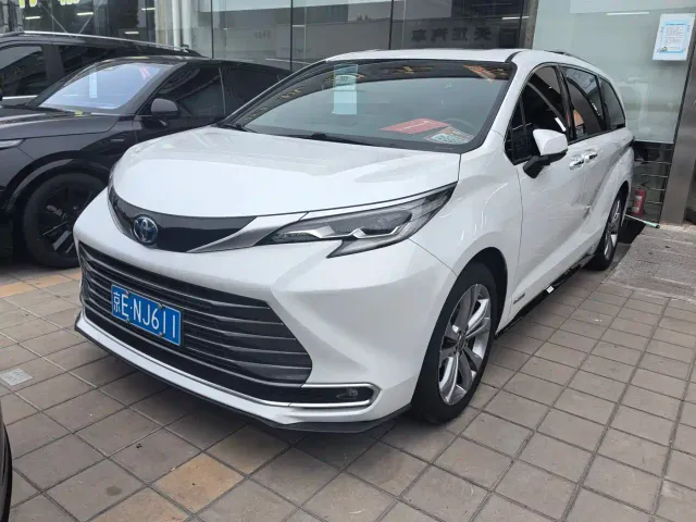 Фотография автомобиля — Toyota Sienna