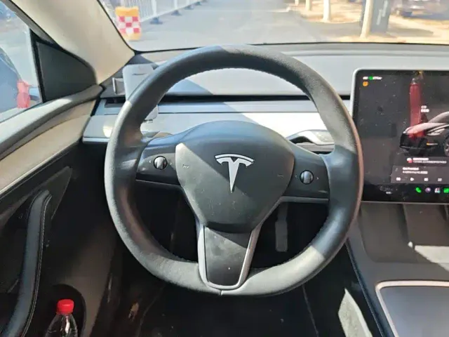 Tesla Model Y — Фото автомобиля 15