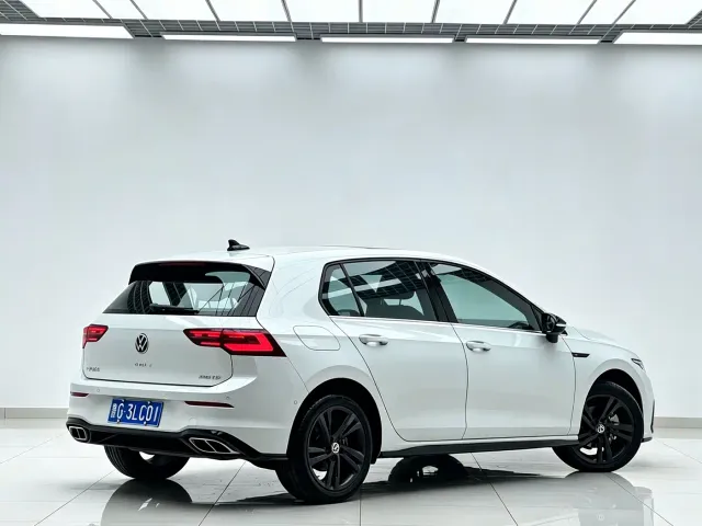 Volkswagen Golf — Фото автомобиля 2