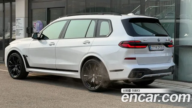 BMW X7 M60i xDrive M Sport 6 мест — Фото автомобиля 2
