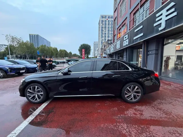 Mercedes-Benz E-Class — Фото автомобиля 3