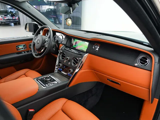 Rolls-Royce Cullinan — Фото автомобиля 16