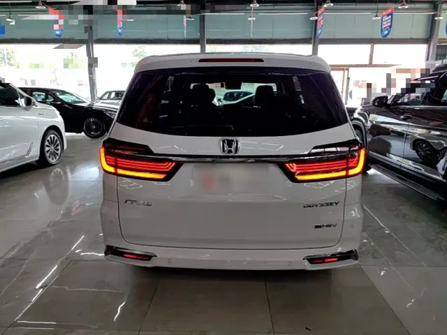 Honda Odyssey — Фото автомобиля 5