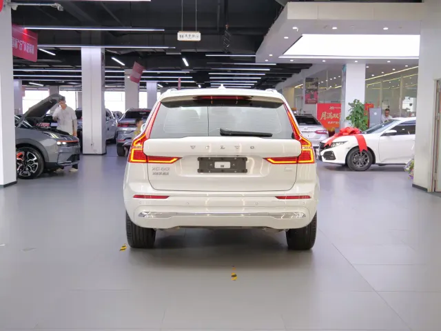 Volvo XC60 — Фото автомобиля 5