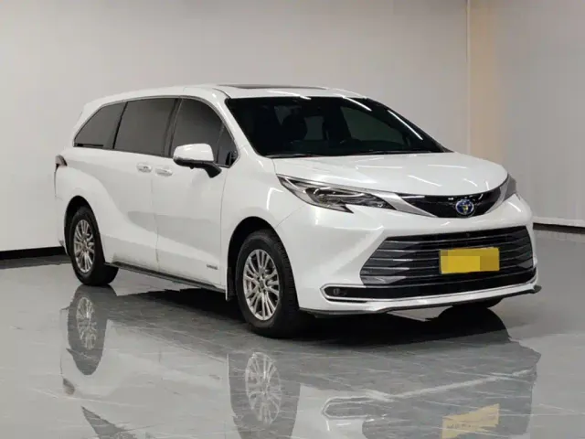 Toyota Sienna — Фото автомобиля 7