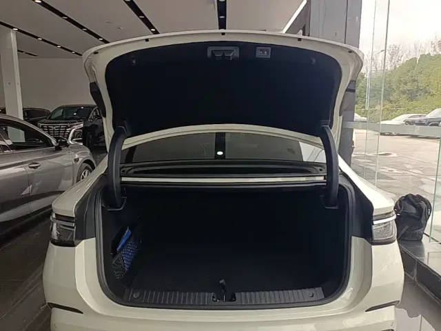 BYD Seal 07 DM-i — Фото автомобиля 18