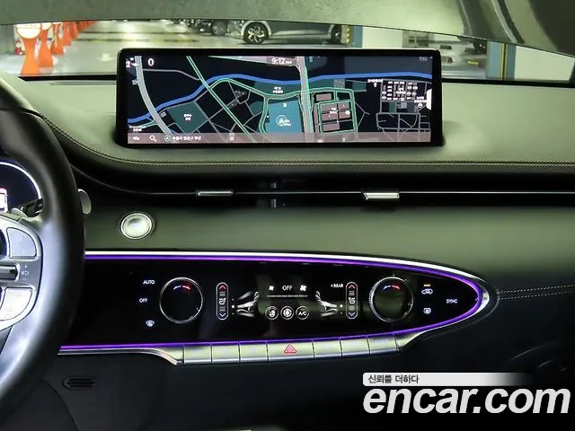 Genesis GV70 — Фото автомобиля 11