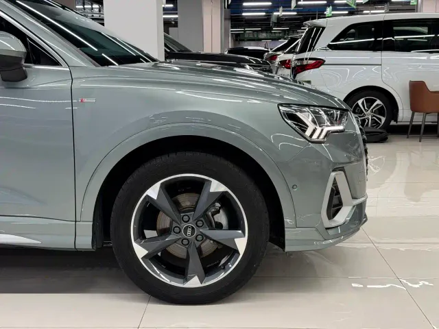 Audi Q3 — Фото автомобиля 4