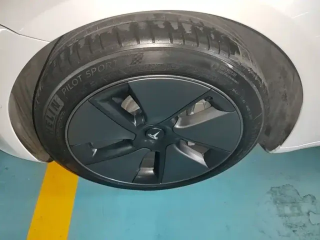 Tesla Model 3 — Фото автомобиля 22