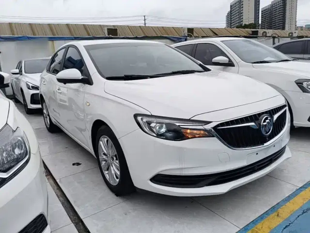 Buick Excelle — Фото автомобиля 3