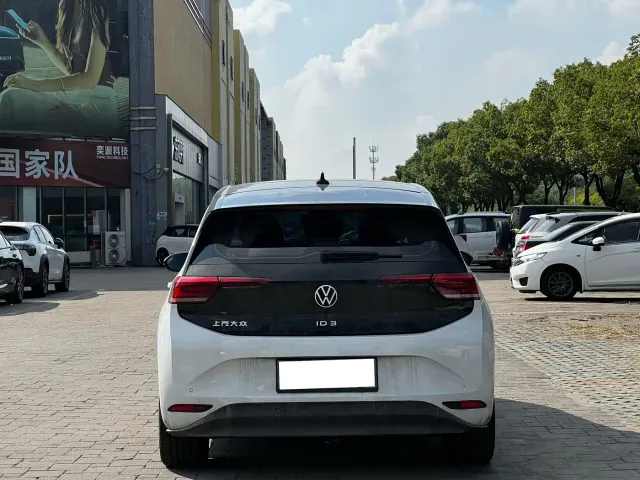 Volkswagen ID.3 — Фото автомобиля 3