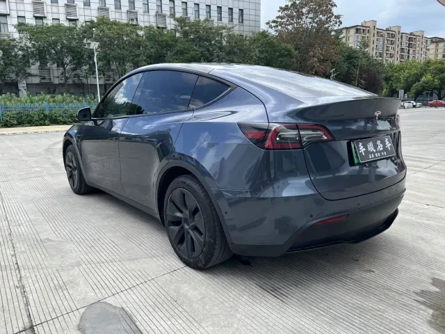 Tesla Model Y — Фото автомобиля 7