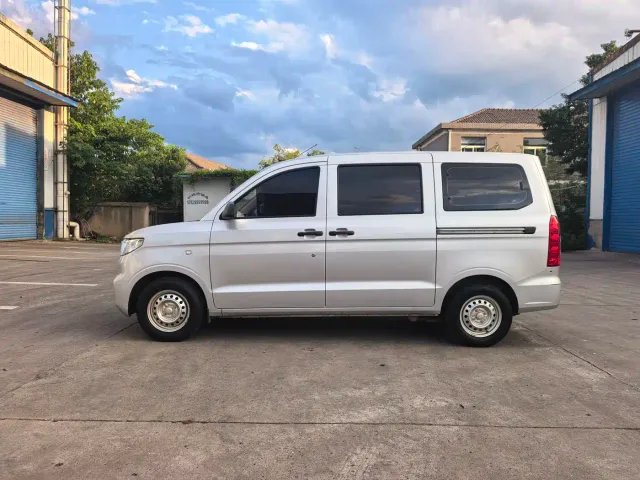 Wuling Hongguang V — Фото автомобиля 2