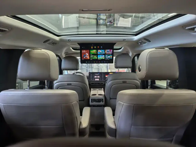 Li Auto MEGA — Фото автомобиля 12