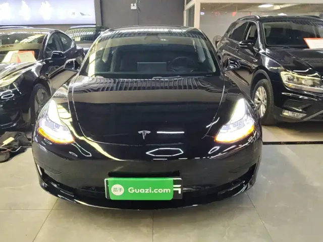 Tesla Model 3 — Фото автомобиля 2