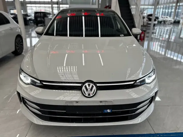 Volkswagen Golf — Фото автомобиля 2